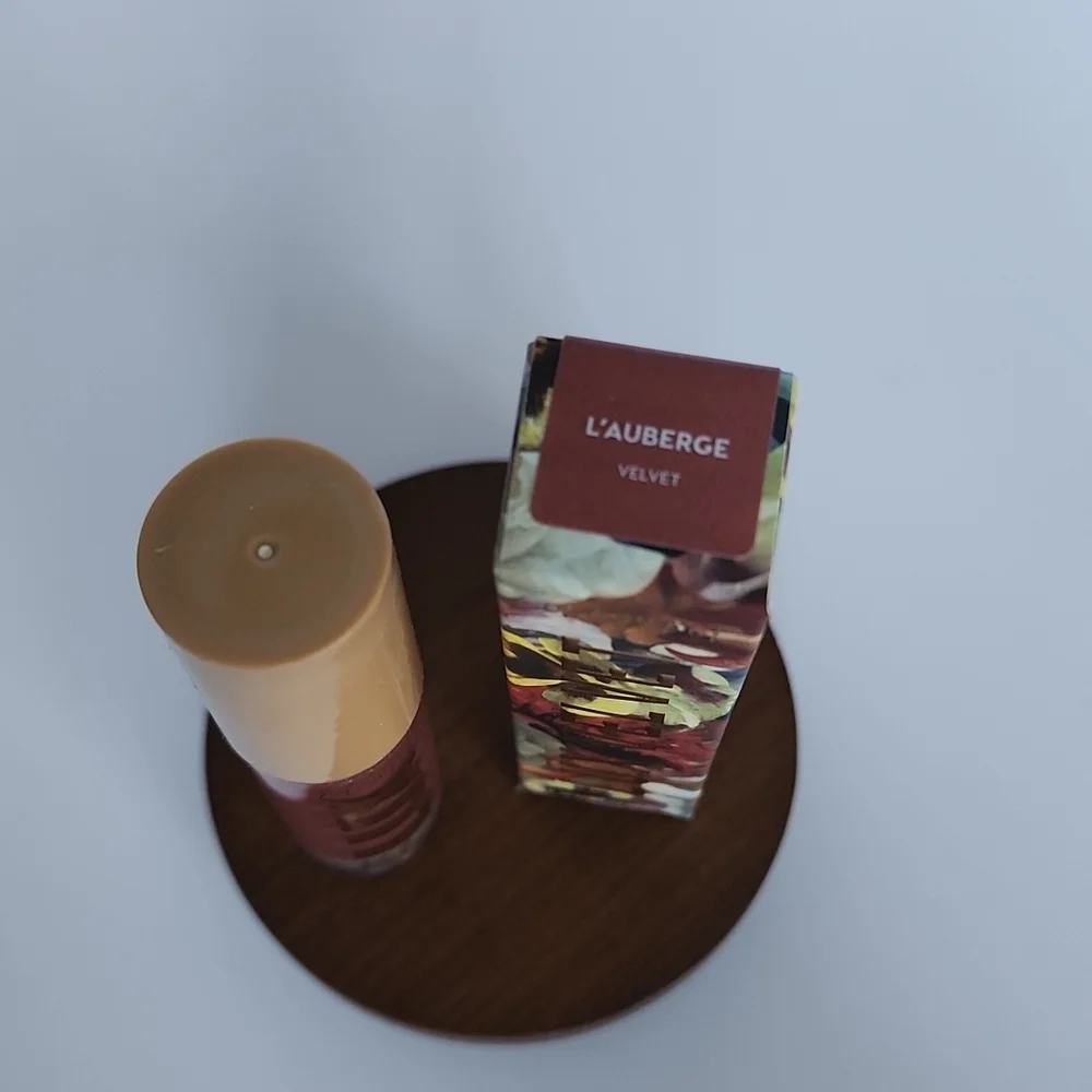 Colourpop Lux Velvet - L'Auberge
